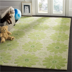 Safavieh 4' X 6' Hand Tufted Rug in Beige and Green