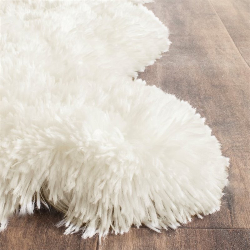 Safavieh Arctic Shag 3' X 5' Sheep Shaped Hand Tufted Rug in Ivory