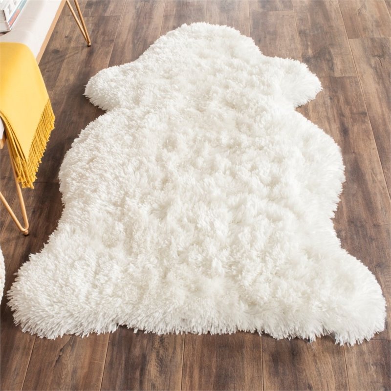 Safavieh Arctic Shag 5' X 7' Sheep Shaped Hand Tufted Rug in Ivory