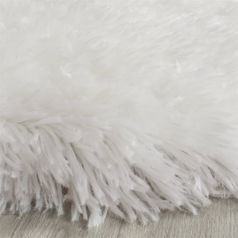 Safavieh Arctic Shag 6' X 9' Hand Tufted Polyester Rug in Beige