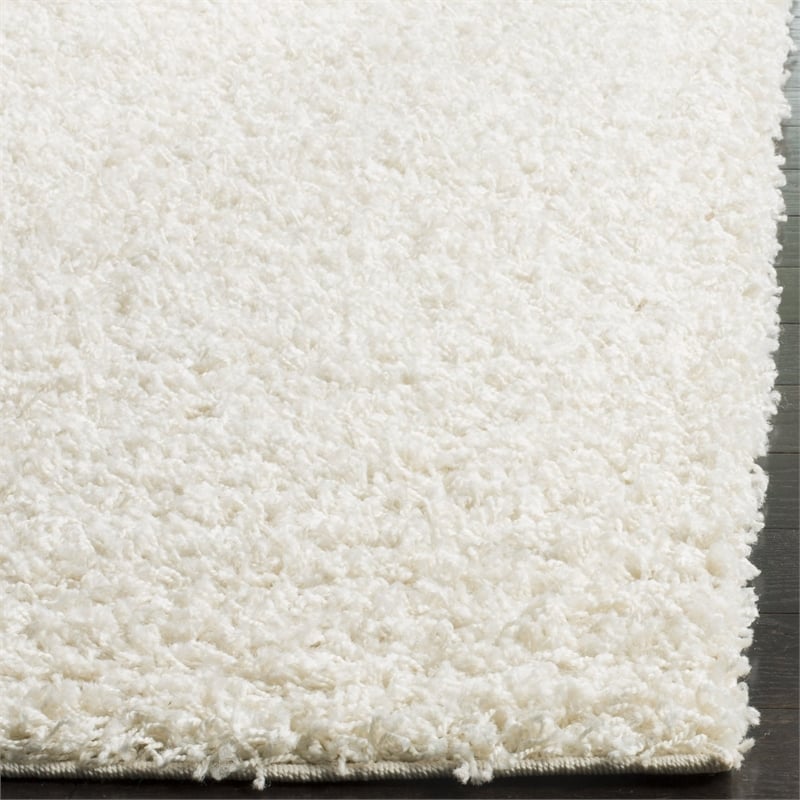 Safavieh Athens Shag 3' X 5' Power Loomed Polypropylene Rug in White