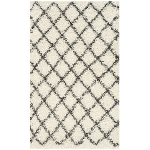 Safavieh Dallas Shag 3' X 5' Power Loomed Rug in Ivory and Dark Green
