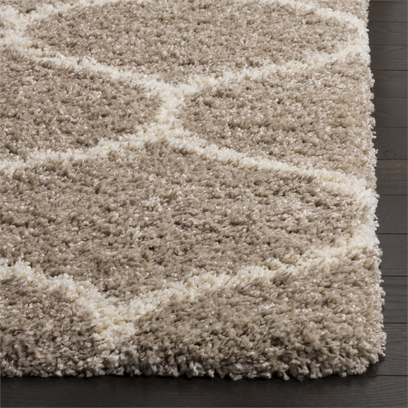 Safavieh Hudson Shag 5' X 7' Power Loomed Rug in Gray and Ivory