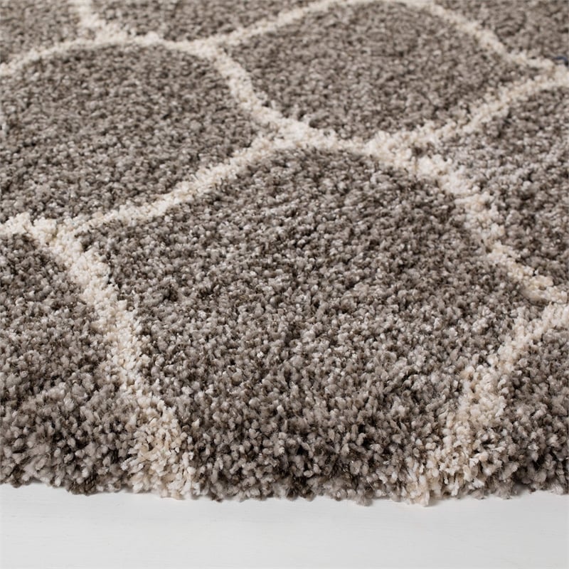 Safavieh Hudson Shag 5' Round Power Loomed Rug in Gray and Ivory