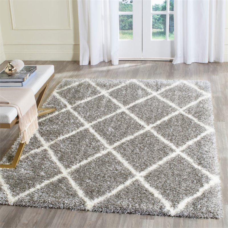 Safavieh Montreal Shag 4' X 6' Power Loomed Rug in Gray and Ivory