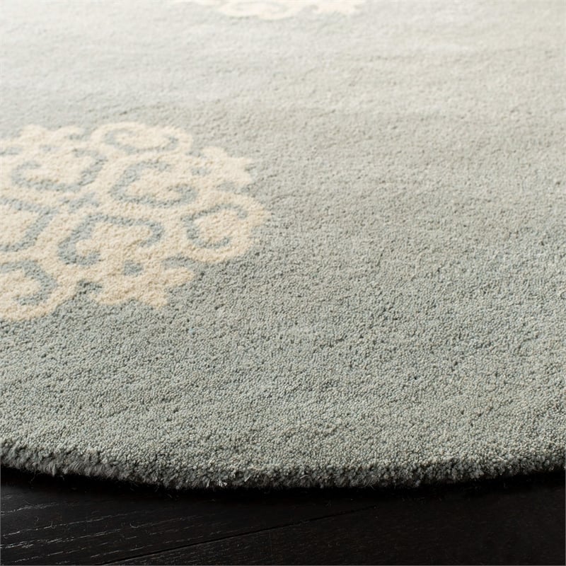 Safavieh Soho 8' Round Hand Tufted Wool Rug in Gray and Ivory
