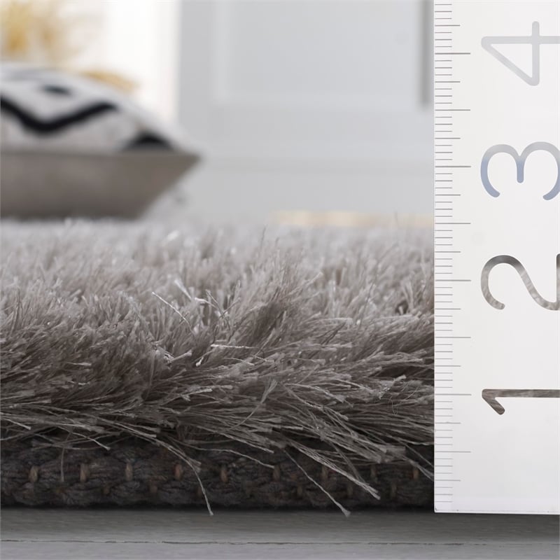 Safavieh Saint Tropez 6' X 9' Hand Woven Rug in Silver