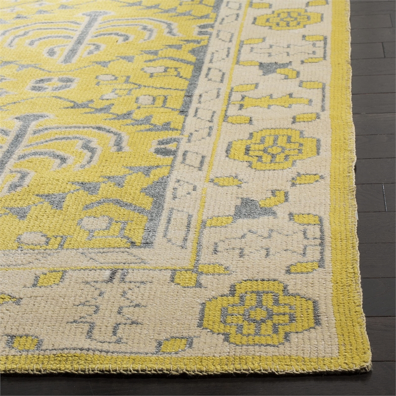 Safavieh Stone Wash 6' X 9' Hand Knotted Rug in Yellow
