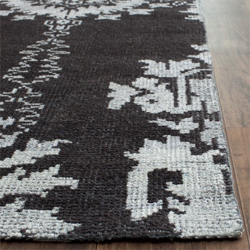 Safavieh Stone Wash 4' X 6' Hand Knotted Rug in Charcoal