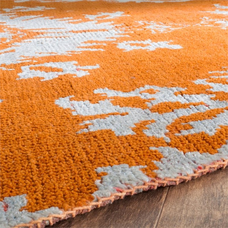 Safavieh Stone Wash 4' X 6' Hand Knotted Rug in Gold
