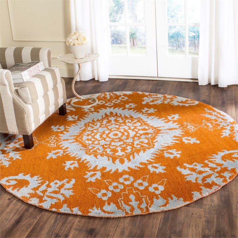 Safavieh Stone Wash 6' Round Hand Knotted Rug in Gold