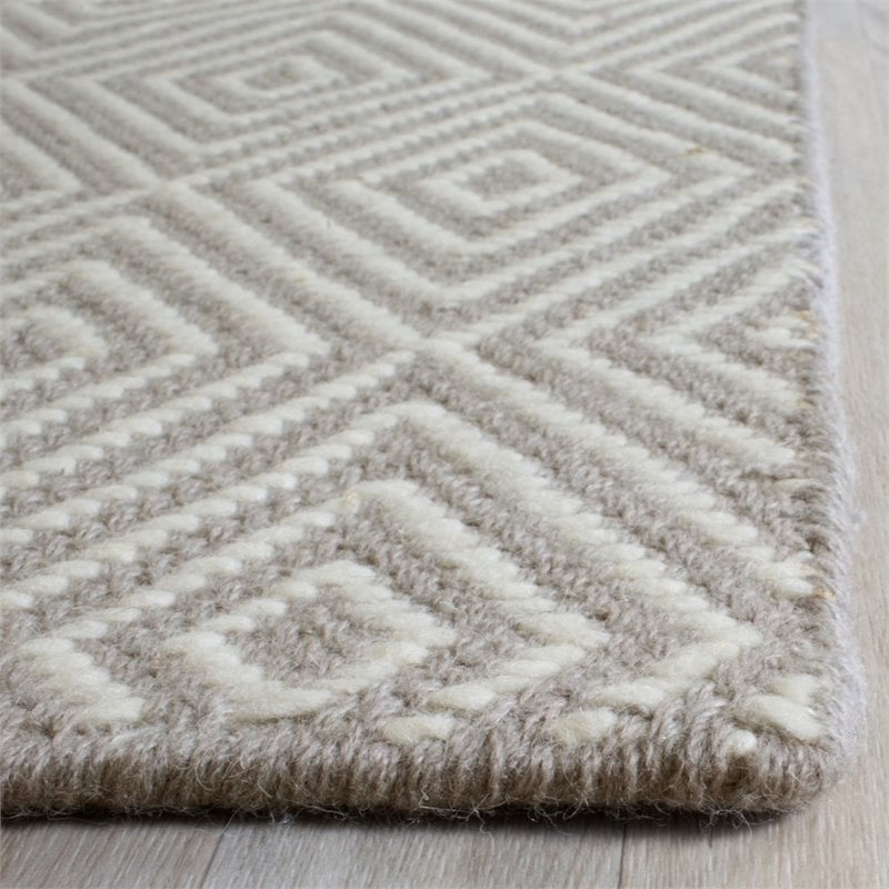 Safavieh Wilton 5' X 8' Handmade Rug in Silver and Ivory