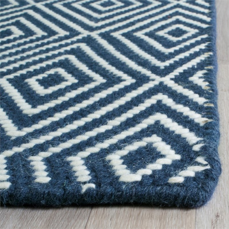 Safavieh Wilton 4' X 6' Handmade Rug in Navy and Ivory