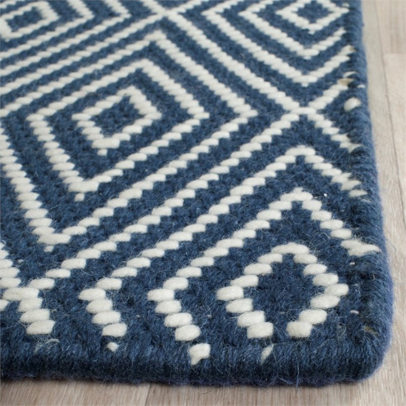 Safavieh Wilton 4' X 6' Handmade Rug in Navy and Ivory