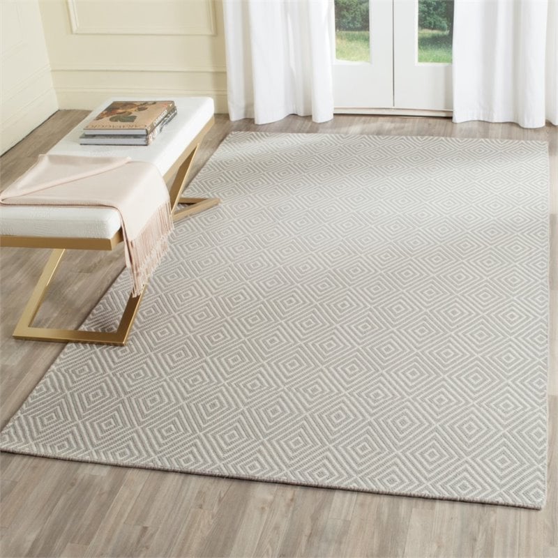 Safavieh Wilton 4' X 6' Handmade Rug in Light Gray and Ivory