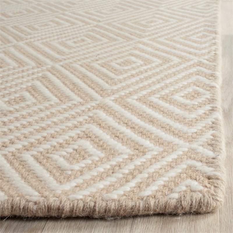 Safavieh Wilton 4' X 6' Handmade Rug in Beige and Ivory