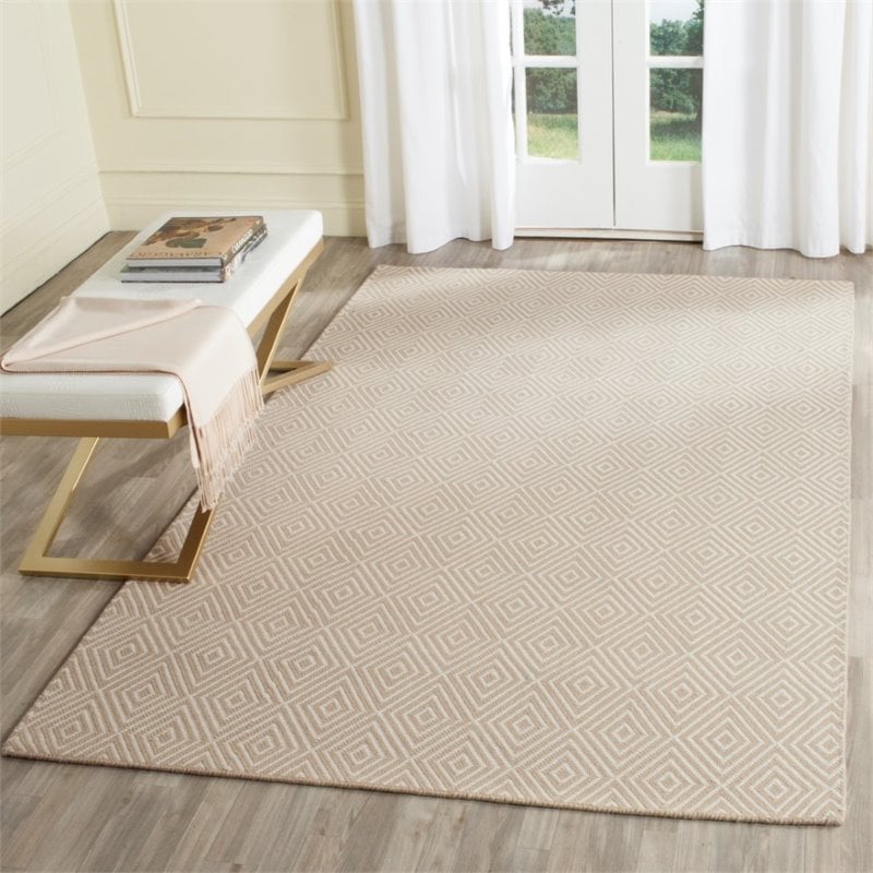Safavieh Wilton 4' X 6' Handmade Rug in Beige and Ivory
