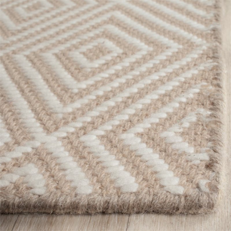 Safavieh Wilton 5' X 8' Handmade Rug in Beige and Ivory