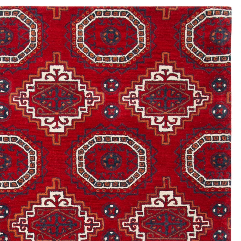 Safavieh Wyndham 4' X 6' Power Loomed Acrylic Rug in Red