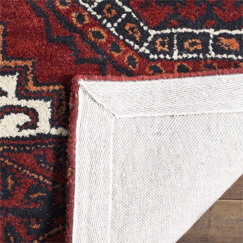 Safavieh Wyndham 4' X 6' Power Loomed Acrylic Rug in Red