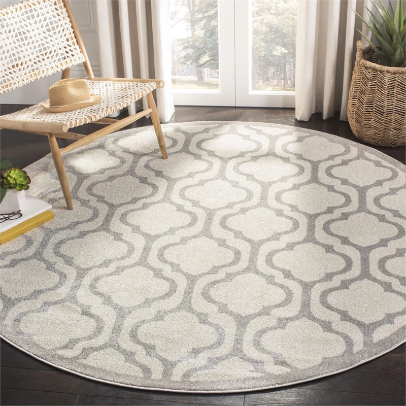 Safavieh Amherst 7' X 7' Round Rug in Ivory and Light Gray