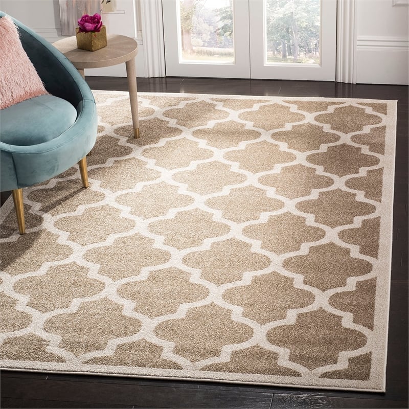 Safavieh Amherst 5' X 5' Round Rug in Wheat and Beige