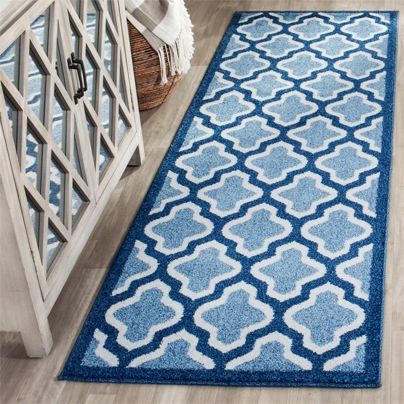 Safavieh Amherst 5' X 5' Round Rug in Wheat and Beige