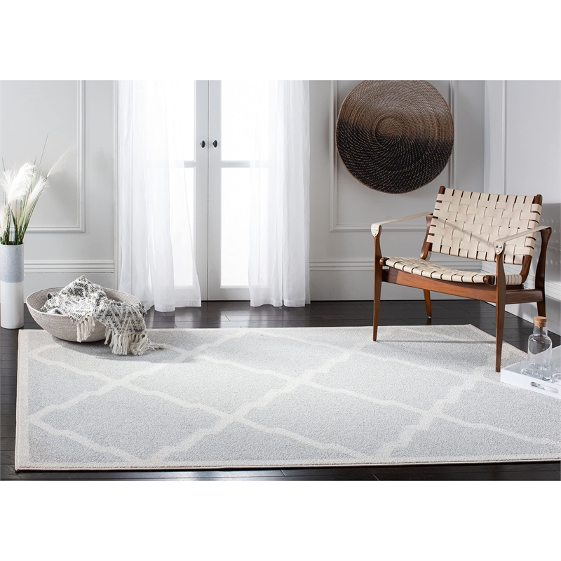 Safavieh Amherst 5' X 5' Round Rug in Wheat and Beige
