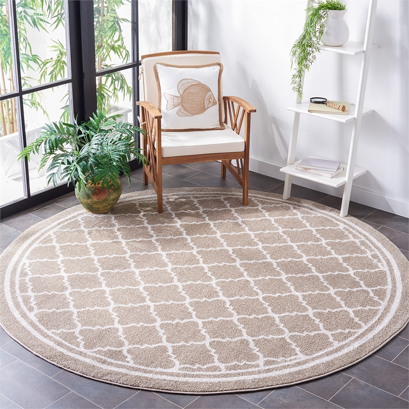 Safavieh Amherst 5' X 5' Round Rug in Wheat and Beige
