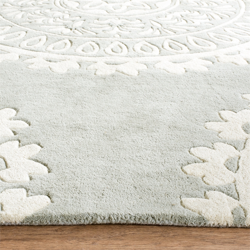 Safavieh Bella 8' X 10' Hand Tufted Wool Pile Rug in Gray and Ivory