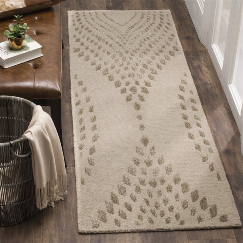 Safavieh Bella 6' X 9' Hand Tufted Wool Pile Rug in Sand and Brown