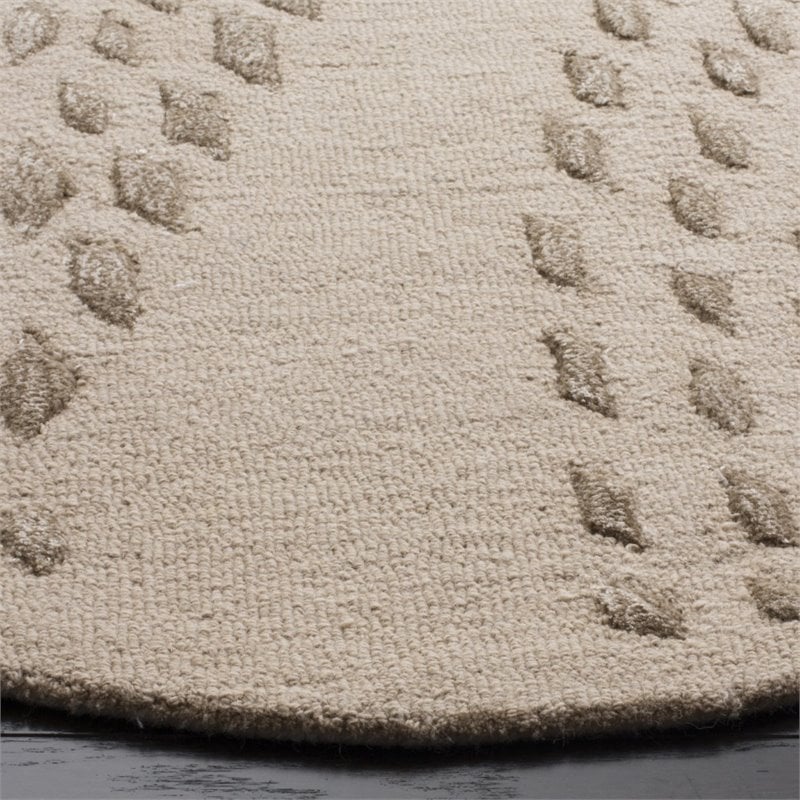 Safavieh Bella 6' X 9' Hand Tufted Wool Pile Rug in Sand and Brown