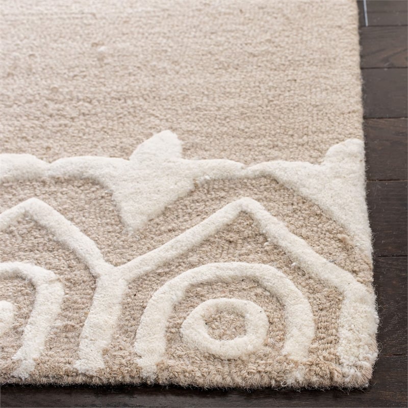 Safavieh Bella 6' X 9' Hand Tufted Wool Pile Rug in Beige and Ivory