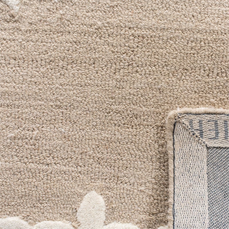 Safavieh Bella 6' X 9' Hand Tufted Wool Pile Rug in Beige and Ivory