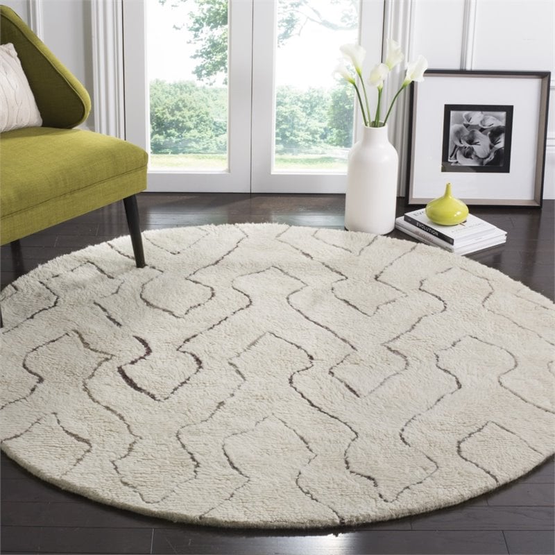 Safavieh Casablanca Shag 6' X 6' Round Hand Woven Rug in Ivory