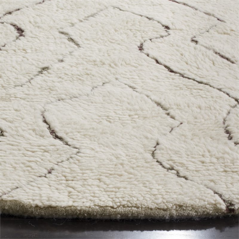 Safavieh Casablanca Shag 6' X 6' Round Hand Woven Rug in Ivory