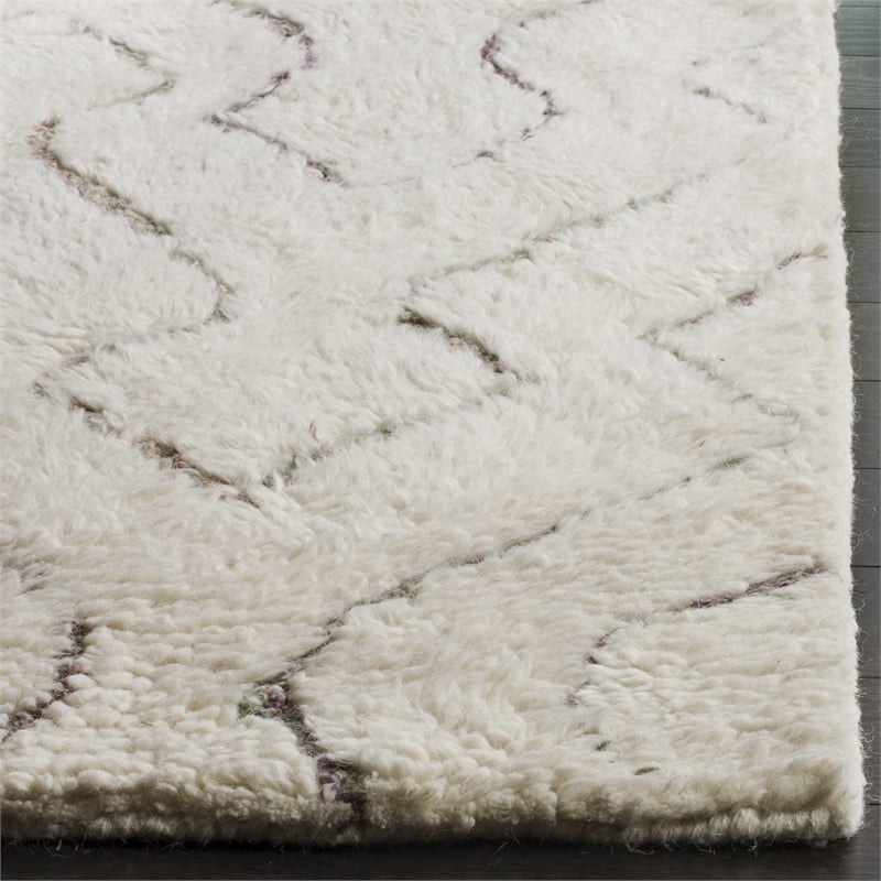 Safavieh Casablanca Shag 6' X 6' Square Hand Woven Rug in Ivory