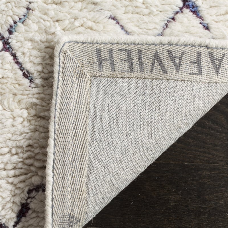 Safavieh Casablanca Shag 6' X 6' Square Hand Woven Rug in Ivory