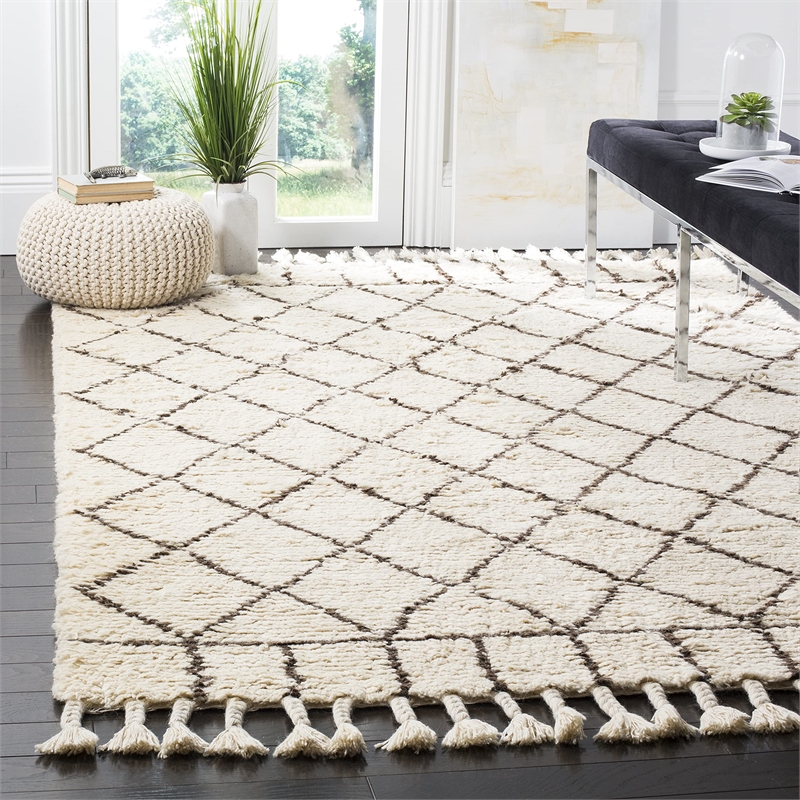 Safavieh Casablanca Shag 6' X 9' Hand Tufted Rug in Ivory and Brown