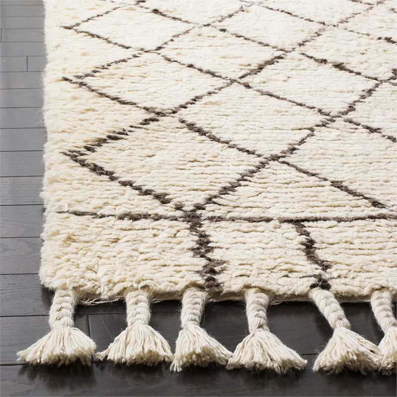 Safavieh Casablanca Shag 9' X 12' Hand Tufted Rug in Ivory and Brown