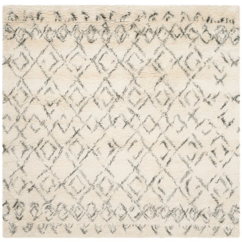 Safavieh Casablanca 6' X 6' Round Wool and Cotton Hand Tufted Rug in Ivory /Gray