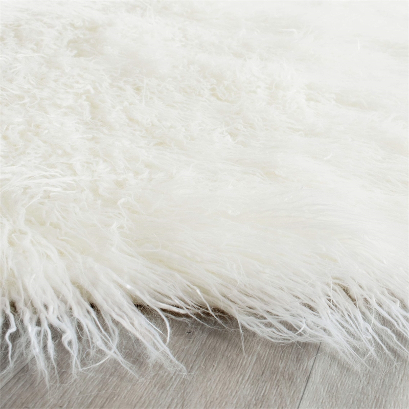 Safavieh Faux Sheep Skin 4' X 6' Japanese Acrylic Rug in Ivory