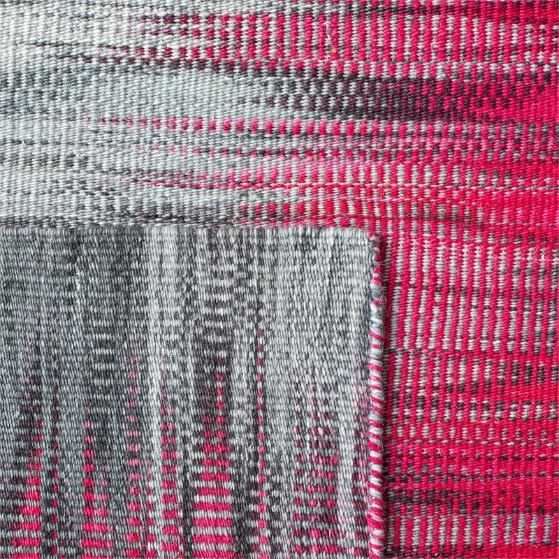 Safavieh Kilim 4' X 6' Hand Woven Wool Rug in Fuchsia and Charcoal