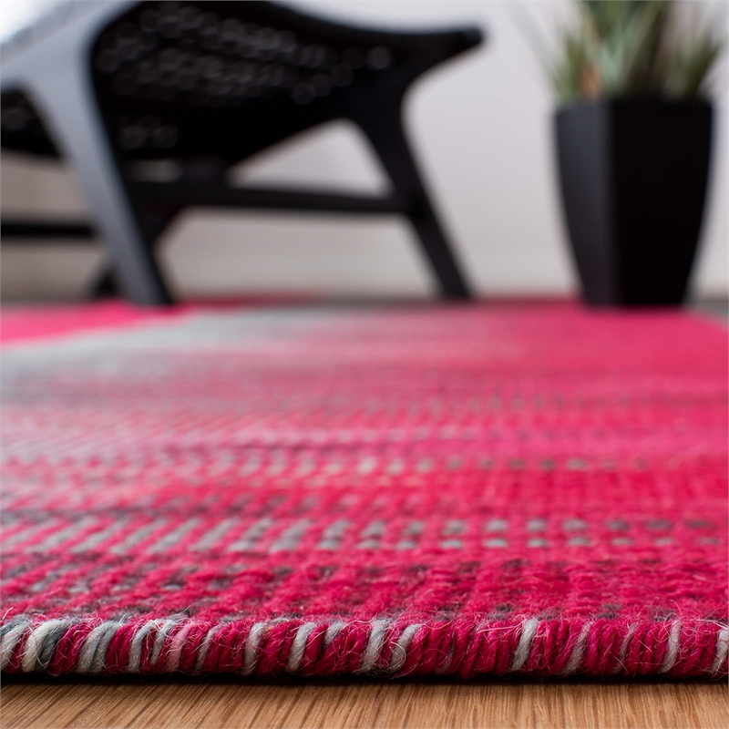 Safavieh Kilim 5' X 8' Hand Woven Wool Pile Rug in Fuchsia and Gray