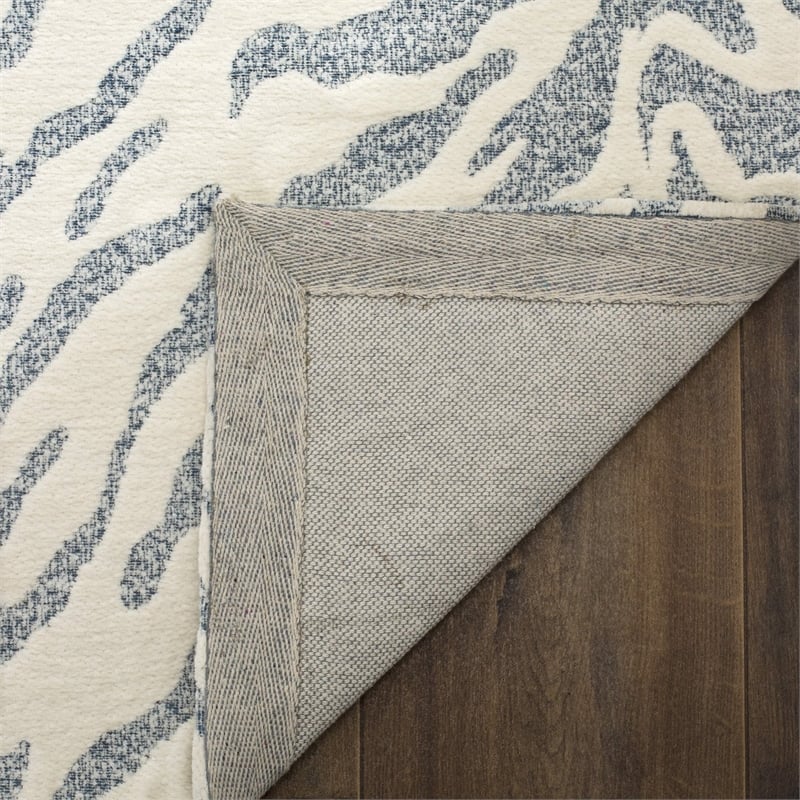 Safavieh Marbella 5' X 8' Hand Woven Rug in Light Gray and Ivory