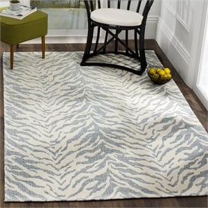 Safavieh Marbella 5' X 8' Hand Woven Rug in Light Gray and Ivory