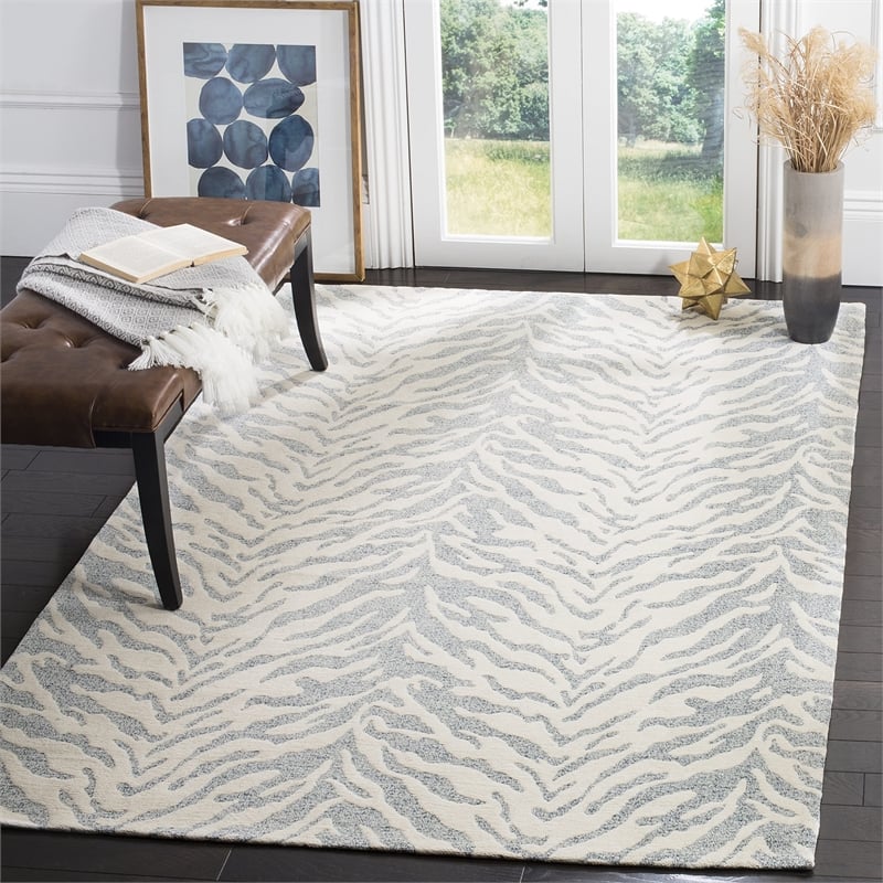 Safavieh Marbella 5' X 8' Hand Woven Rug in Light Gray and Ivory