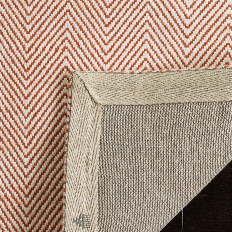 Safavieh Marbella 5' X 8' Hand Woven Rug in Red