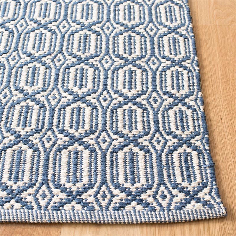 Safavieh Montauk 4' X 6' Hand Woven Cotton Pile Rug in Ivory and Navy