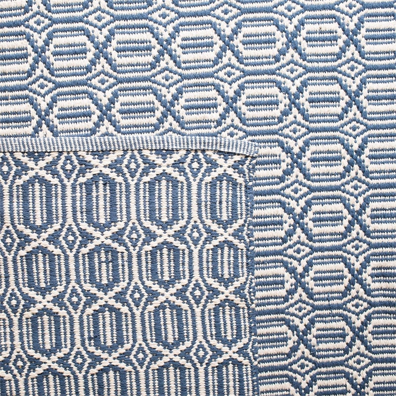 Safavieh Montauk 4' X 6' Hand Woven Cotton Pile Rug in Ivory and Navy